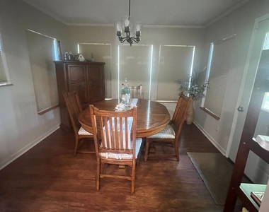 1526 Rosewood Drive - Photo Thumbnail 6