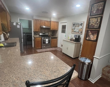 1526 Rosewood Drive - Photo Thumbnail 13