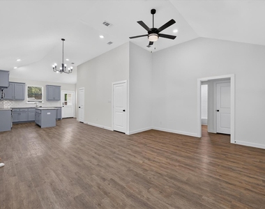 610 E Texas Street - Photo Thumbnail 2