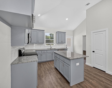 610 E Texas Street - Photo Thumbnail 8