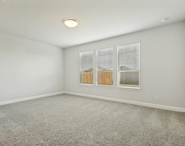 806 Sicily Boulevard - Photo Thumbnail 6