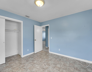 1208 W 32nd Street - Photo Thumbnail 12