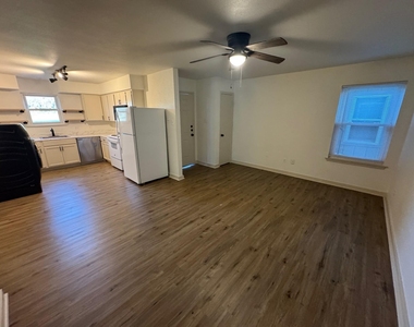 7300 Comanche Trail - Photo Thumbnail 1