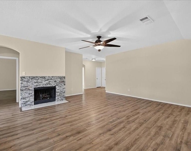 2313 Belmont Park Drive - Photo Thumbnail 4