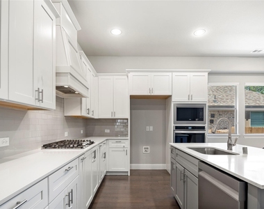 4100 Angelina Drive - Photo Thumbnail 11