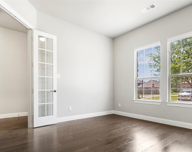 4100 Angelina Drive - Photo Thumbnail 3