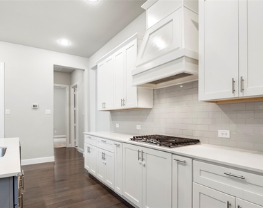 4100 Angelina Drive - Photo Thumbnail 12