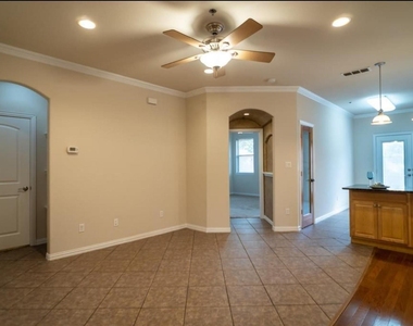 117 Corinna Court - Photo Thumbnail 6