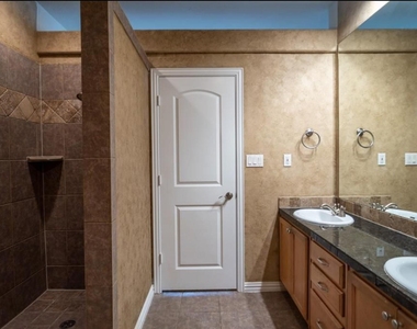 117 Corinna Court - Photo Thumbnail 15