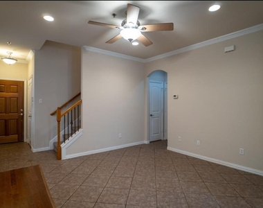 117 Corinna Court - Photo Thumbnail 2