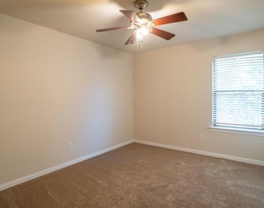 117 Corinna Court - Photo Thumbnail 24