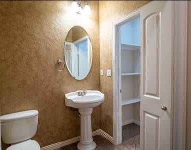 117 Corinna Court - Photo Thumbnail 16