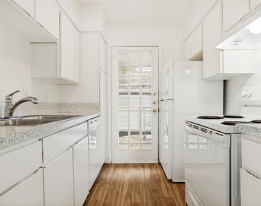 12888 Montfort Drive - Photo Thumbnail 8