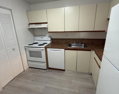 7925 S Colony Circle S - Photo Thumbnail 1