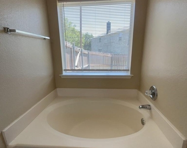 1824 Mcneely Street - Photo Thumbnail 6