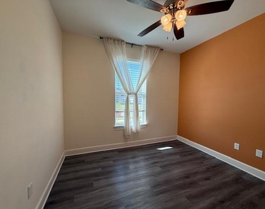 310 Evening Shade Lane - Photo Thumbnail 13