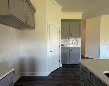 310 Evening Shade Lane - Photo Thumbnail 7