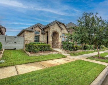 820 10th Street - Photo Thumbnail 5