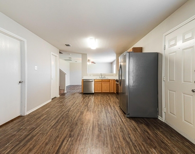 2809 Spencer Circle - Photo Thumbnail 7