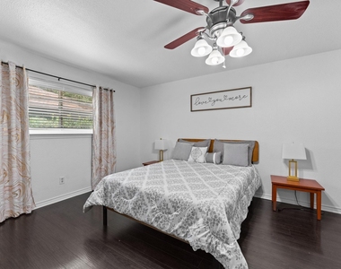 1807 Holm Oak Street - Photo Thumbnail 21