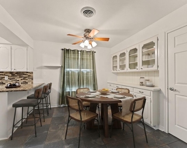 1807 Holm Oak Street - Photo Thumbnail 13