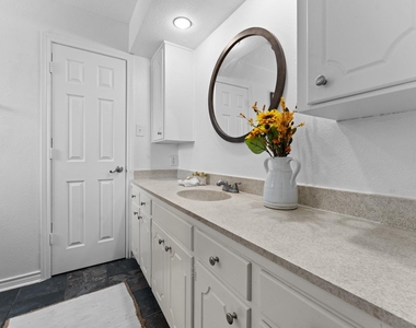 1807 Holm Oak Street - Photo Thumbnail 22