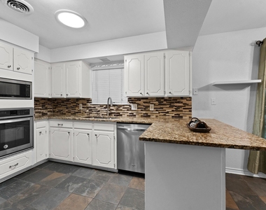 1807 Holm Oak Street - Photo Thumbnail 11