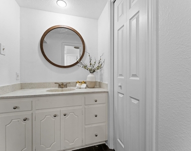 1807 Holm Oak Street - Photo Thumbnail 19