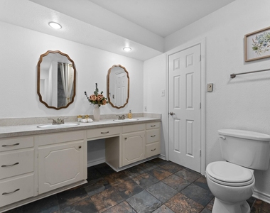 1807 Holm Oak Street - Photo Thumbnail 16