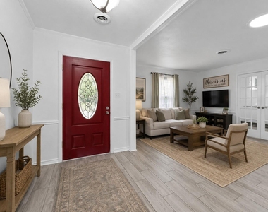 1807 Holm Oak Street - Photo Thumbnail 5