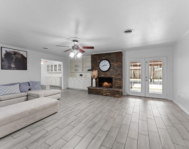1807 Holm Oak Street - Photo Thumbnail 7
