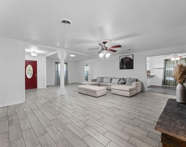 1807 Holm Oak Street - Photo Thumbnail 6