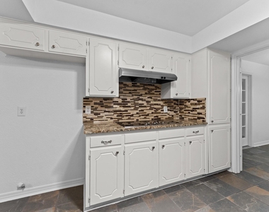 1807 Holm Oak Street - Photo Thumbnail 12