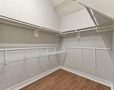 4330 Holland Avenue - Photo Thumbnail 21