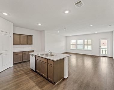728 Fueller Drive - Photo Thumbnail 6