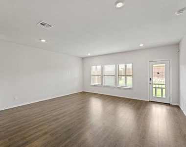 728 Fueller Drive - Photo Thumbnail 9