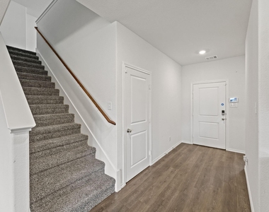 728 Fueller Drive - Photo Thumbnail 2