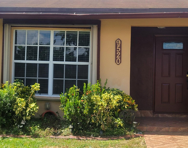 9520 W Daffodil Lane - Photo Thumbnail 19