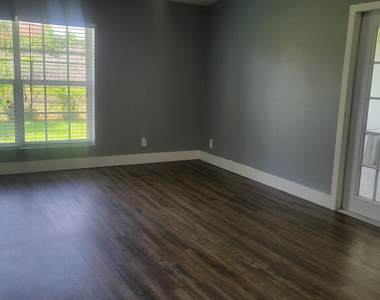 9520 W Daffodil Lane - Photo Thumbnail 7