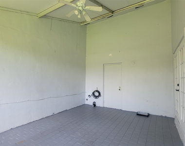 9520 W Daffodil Lane - Photo Thumbnail 11