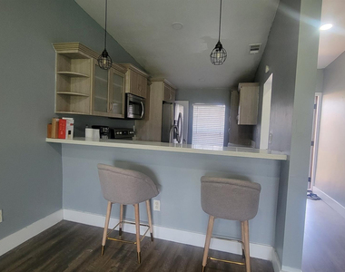 9520 W Daffodil Lane - Photo Thumbnail 9