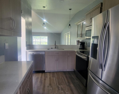 9520 W Daffodil Lane - Photo Thumbnail 3
