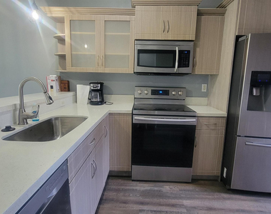 9520 W Daffodil Lane - Photo Thumbnail 2