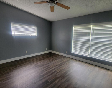 9520 W Daffodil Lane - Photo Thumbnail 14