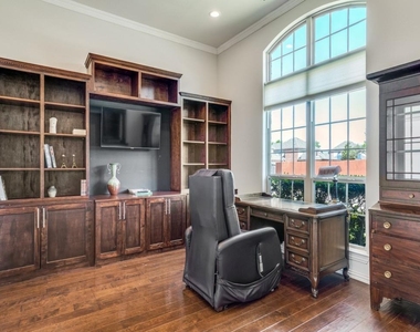 7110 Waterbury Drive - Photo Thumbnail 3