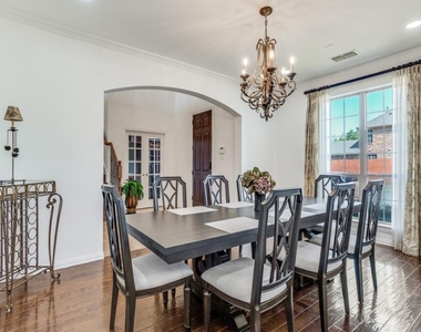 7110 Waterbury Drive - Photo Thumbnail 4
