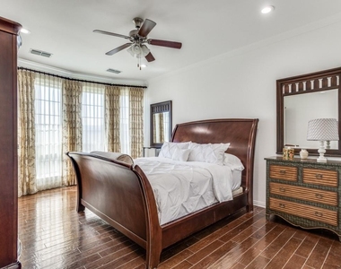 7110 Waterbury Drive - Photo Thumbnail 13
