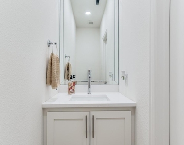 7110 Waterbury Drive - Photo Thumbnail 23