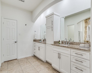 7110 Waterbury Drive - Photo Thumbnail 16