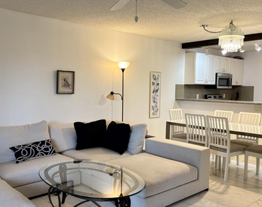 5130 Las Verdes Circle - Photo Thumbnail 8